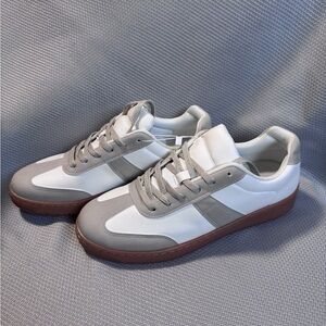 32 Degrees Stylish White and Gray Tan Women's Sneakers Size 9 NWT